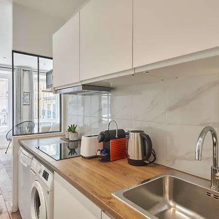 2 Bedrooms Center Of Parigi