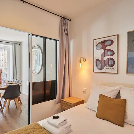 2 Bedrooms Center Of 公寓