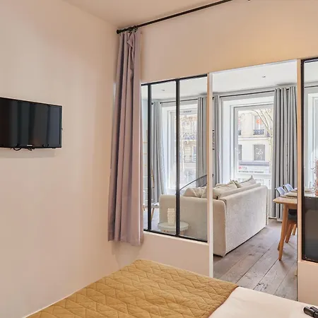 2 Bedrooms Center Of * 파리