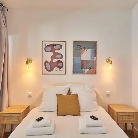 2 Bedrooms Center Of