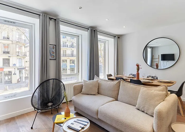 2 Bedrooms Center Of Paříž