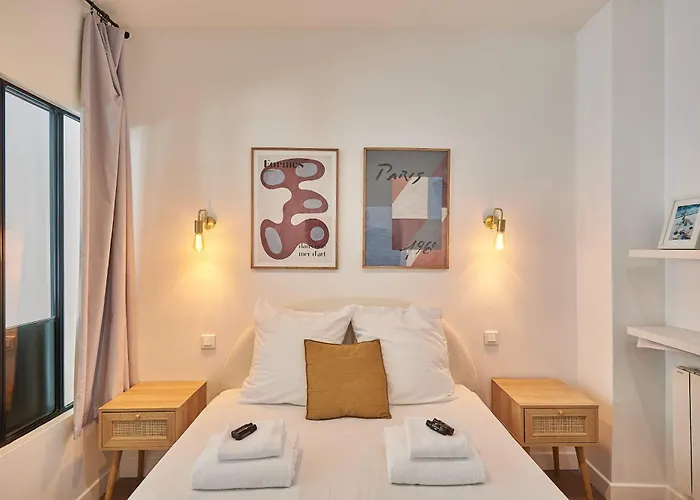 2 Bedrooms Center Of