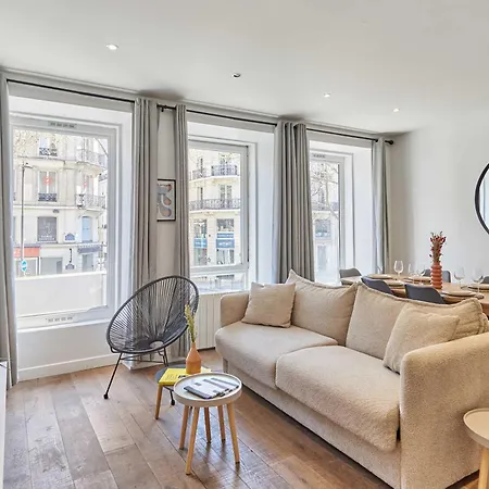2 Bedrooms Center Of Lägenhet Paris